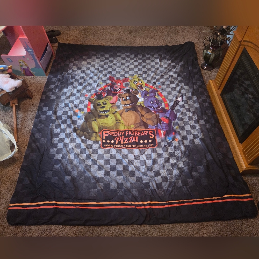 FNAF Five Nights at Freddys Reversible Comforter & Bed Sheet 1 Pillowcase Set